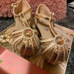 Gold Hazel Sandals by Joyfolie size 9